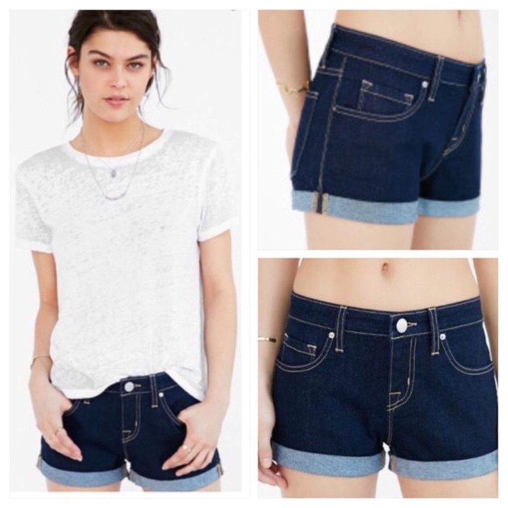 Urban Outfitters BDG low rise Denim Shorts - size 2